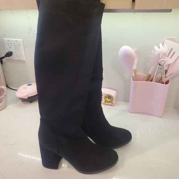 It is small to me - Picture 1 of 6